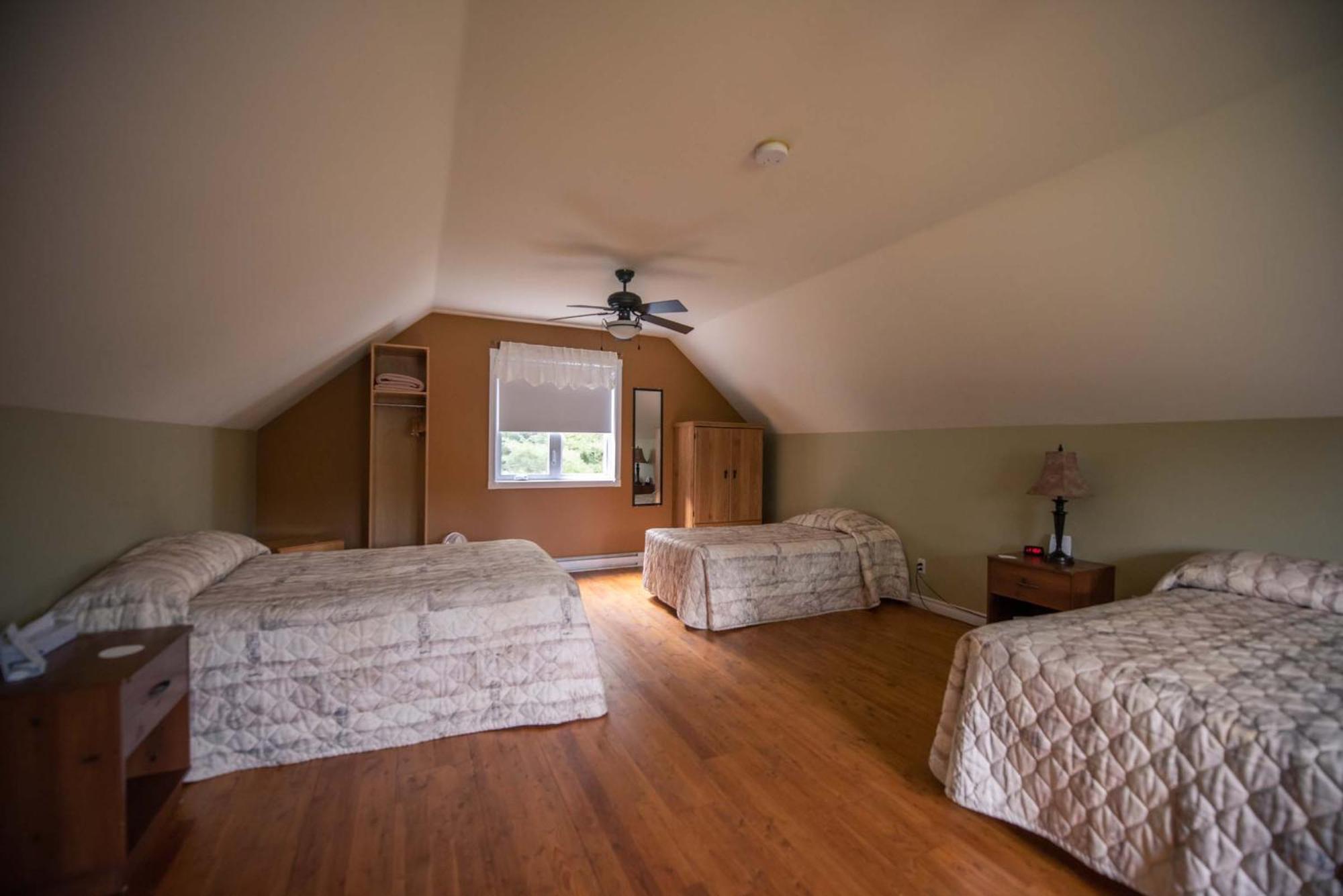 Ermitage Saint-Antoine Hotel Lac-Bouchette Room photo